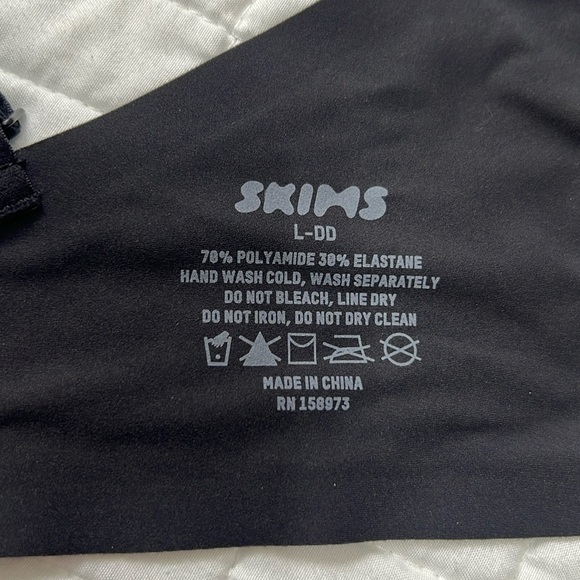 SKIMS Naked Plunge Bra. Size Large DD - Picture 10 of 11